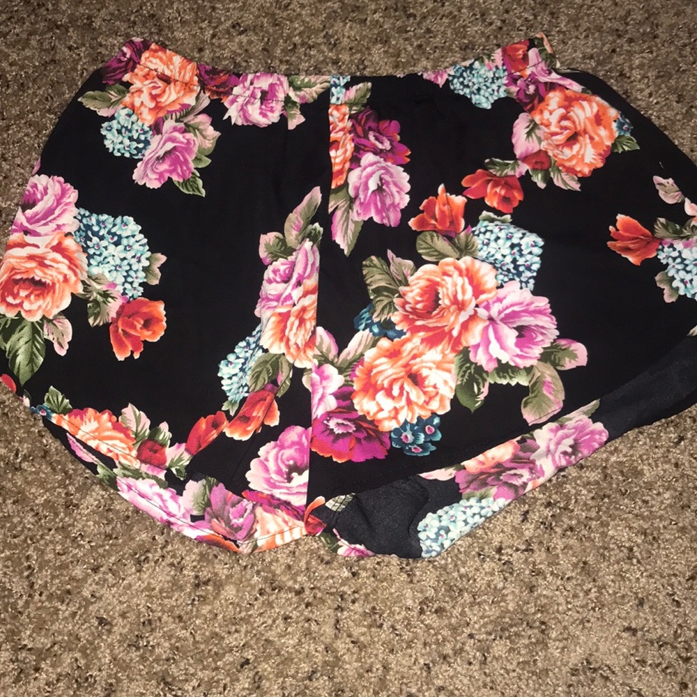 floral print shorts